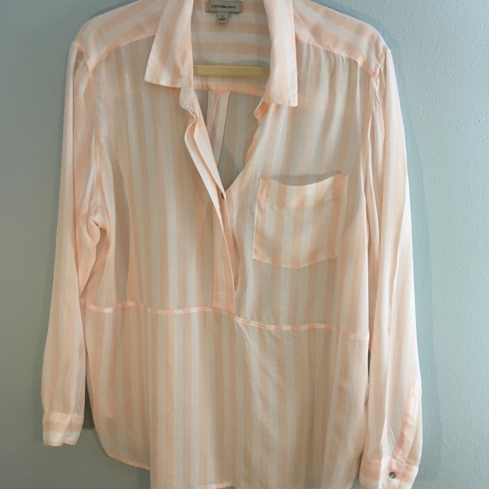 🌼Calvin Klein blouse.